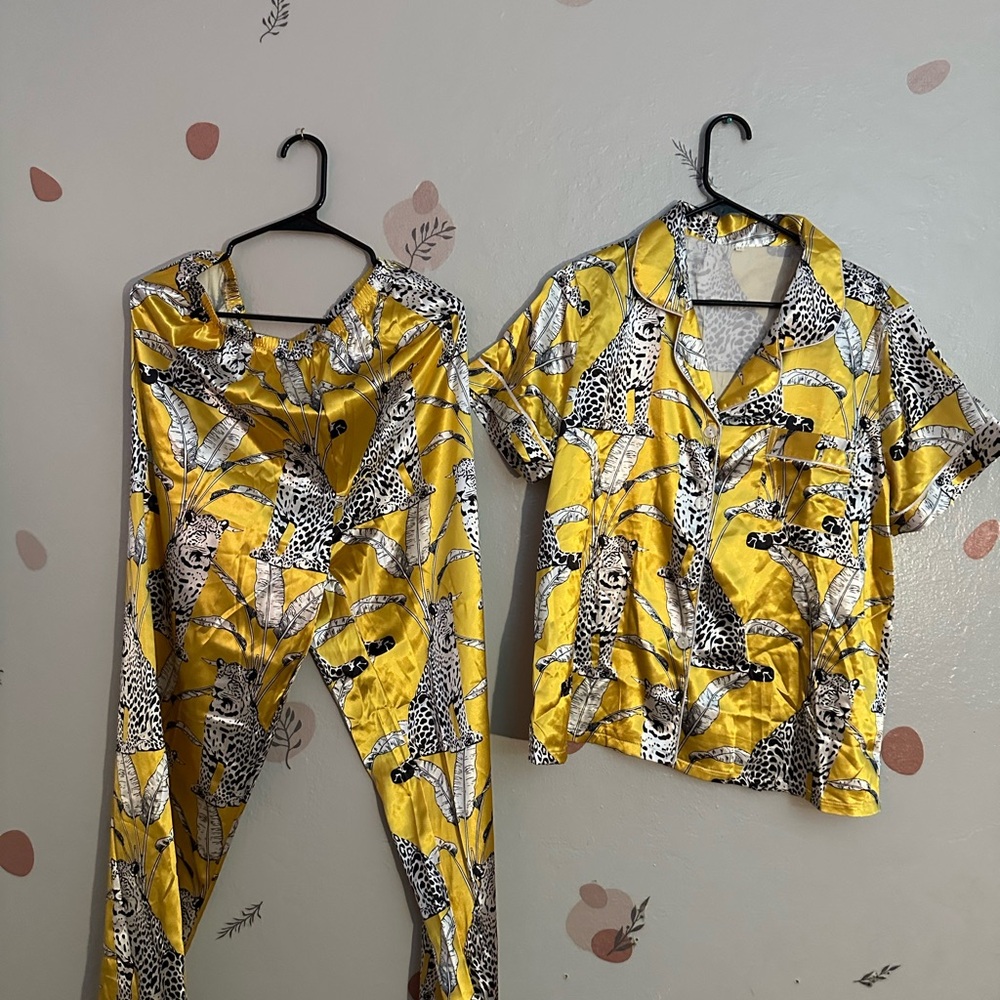 SHEIN Yellow Animal Print Pajama Set